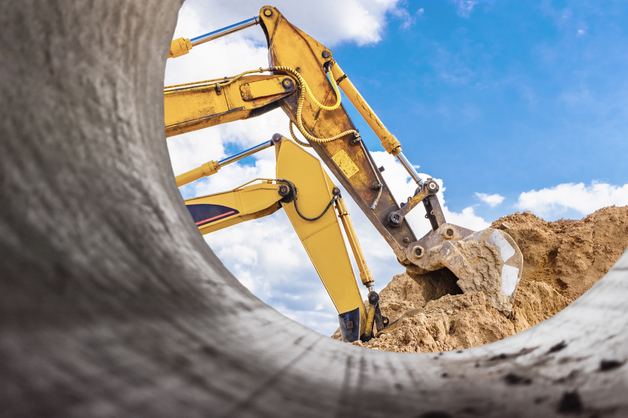 Excavatrice sur un chantier de terrassement